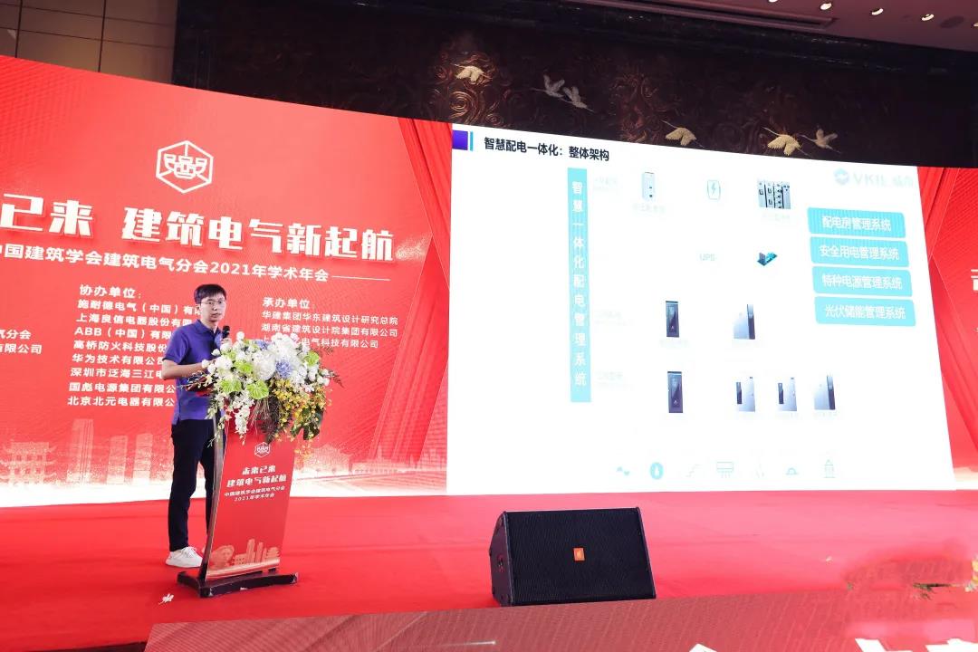 装睡被陌生人摸出水好爽