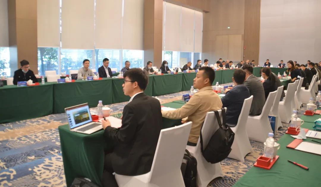 装睡被陌生人摸出水好爽