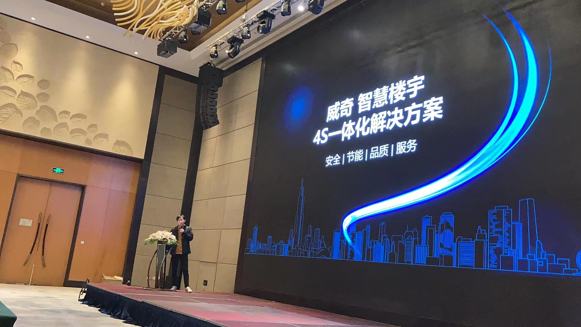 装睡被陌生人摸出水好爽