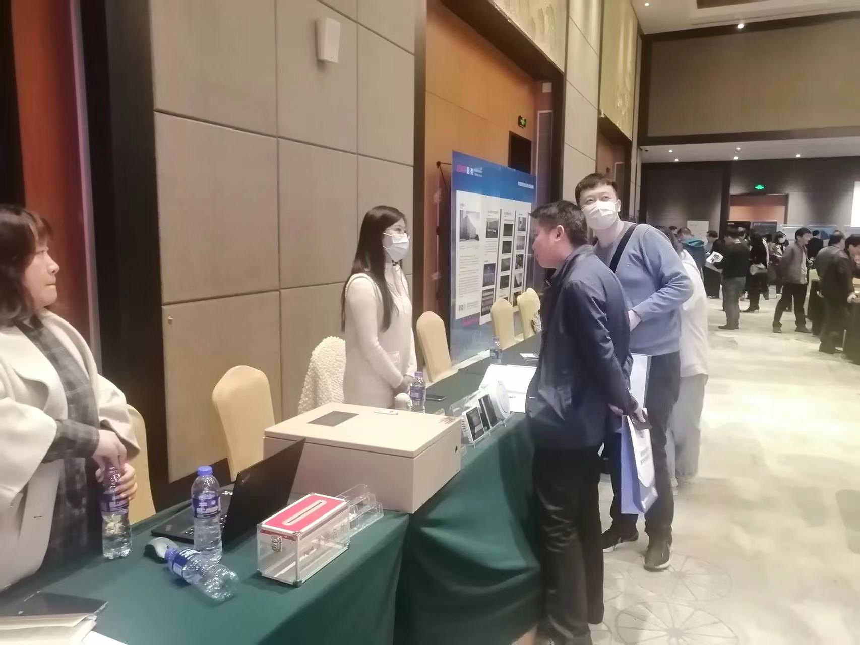 装睡被陌生人摸出水好爽