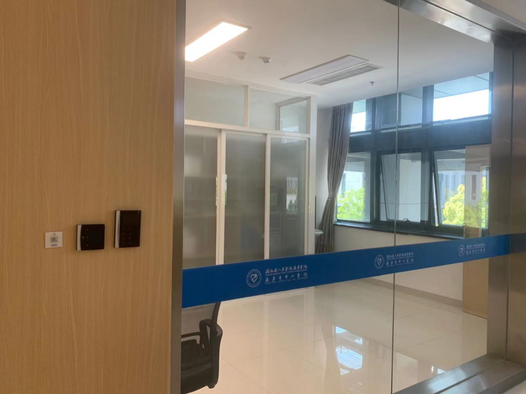 装睡被陌生人摸出水好爽