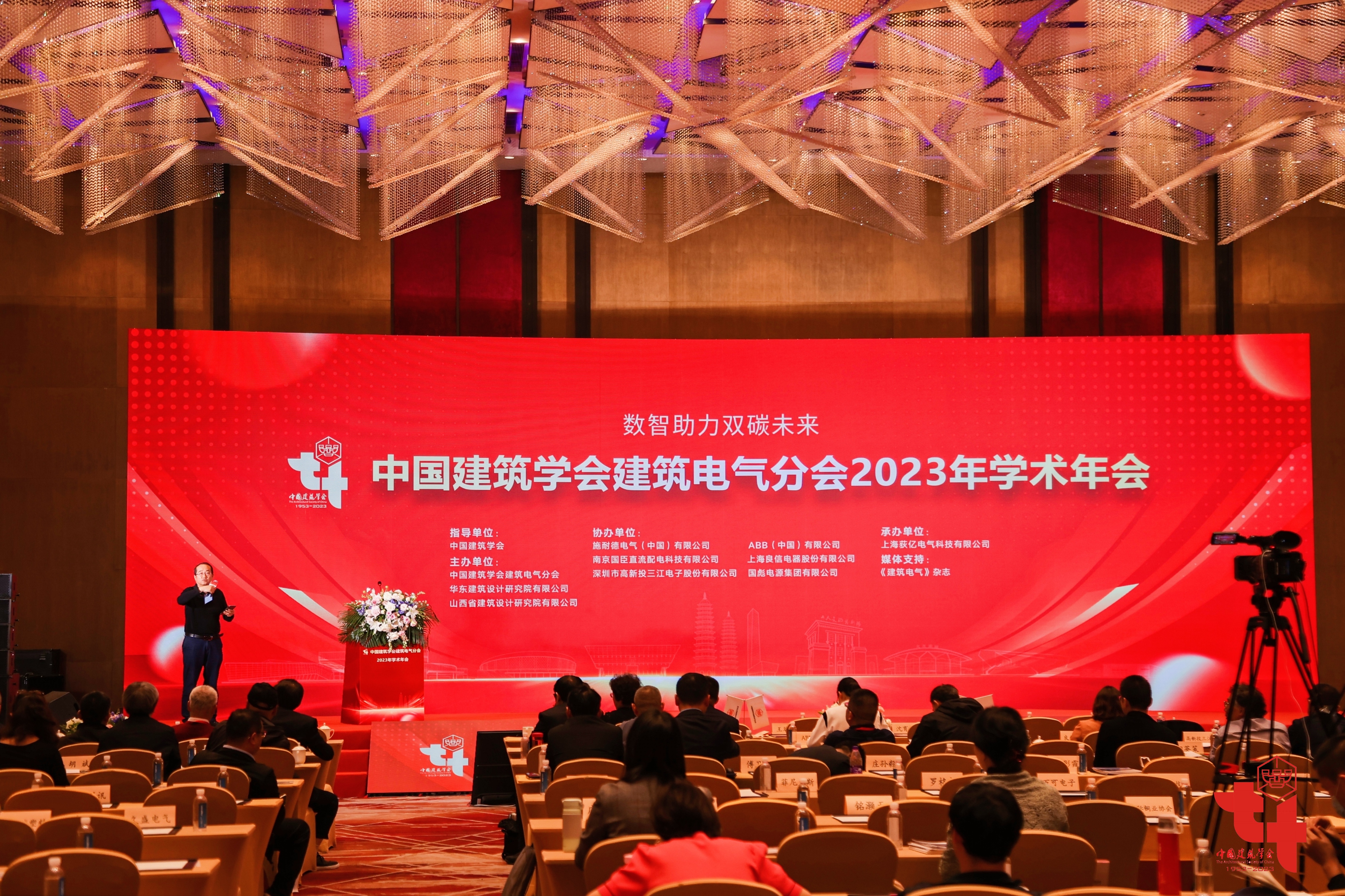 装睡被陌生人摸出水好爽