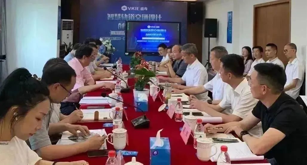 装睡被陌生人摸出水好爽