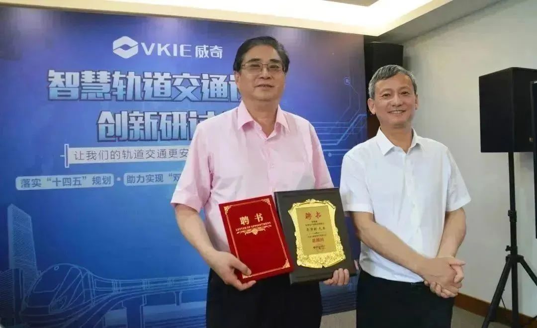 装睡被陌生人摸出水好爽