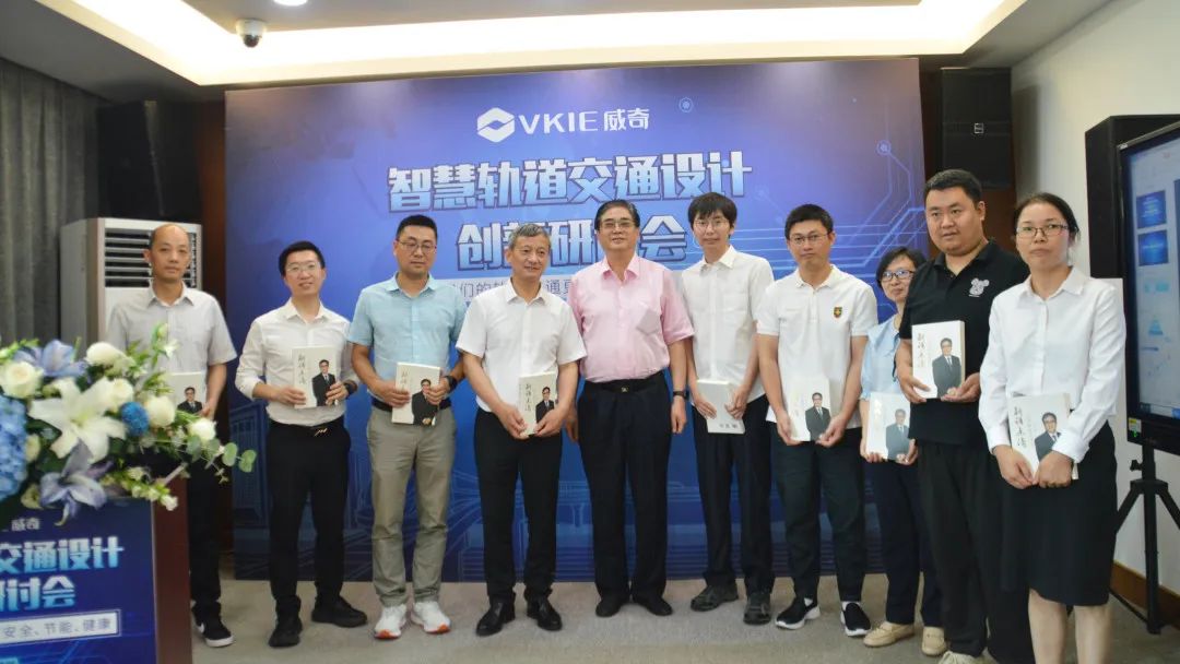 装睡被陌生人摸出水好爽