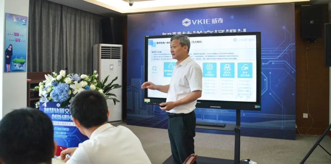 装睡被陌生人摸出水好爽