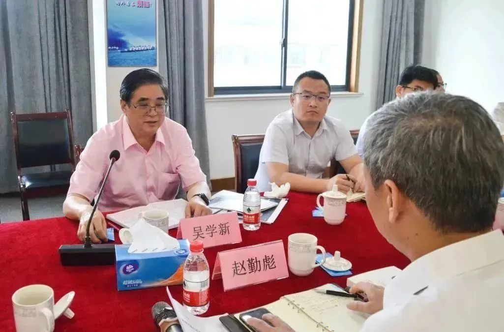 装睡被陌生人摸出水好爽