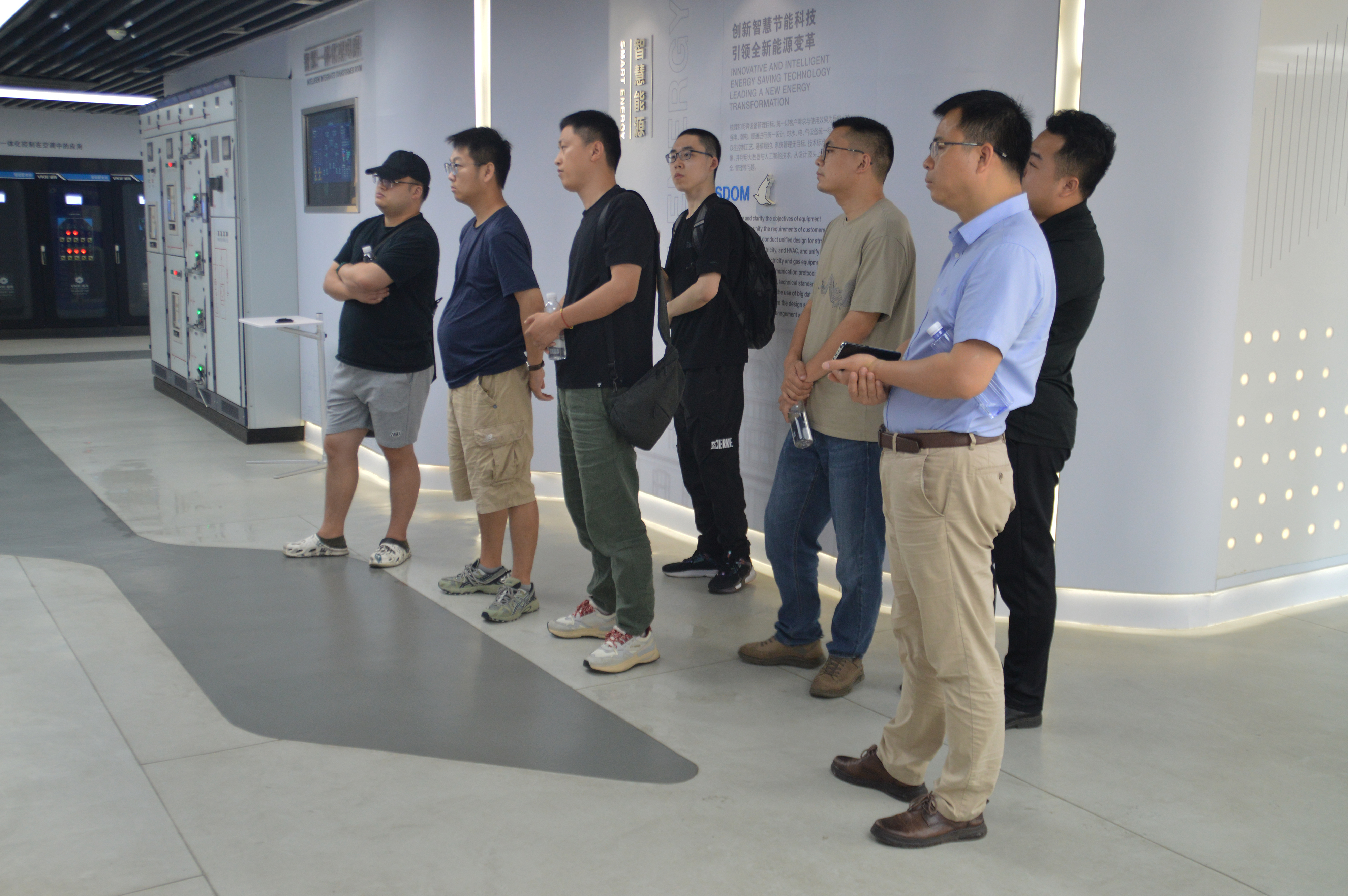 装睡被陌生人摸出水好爽