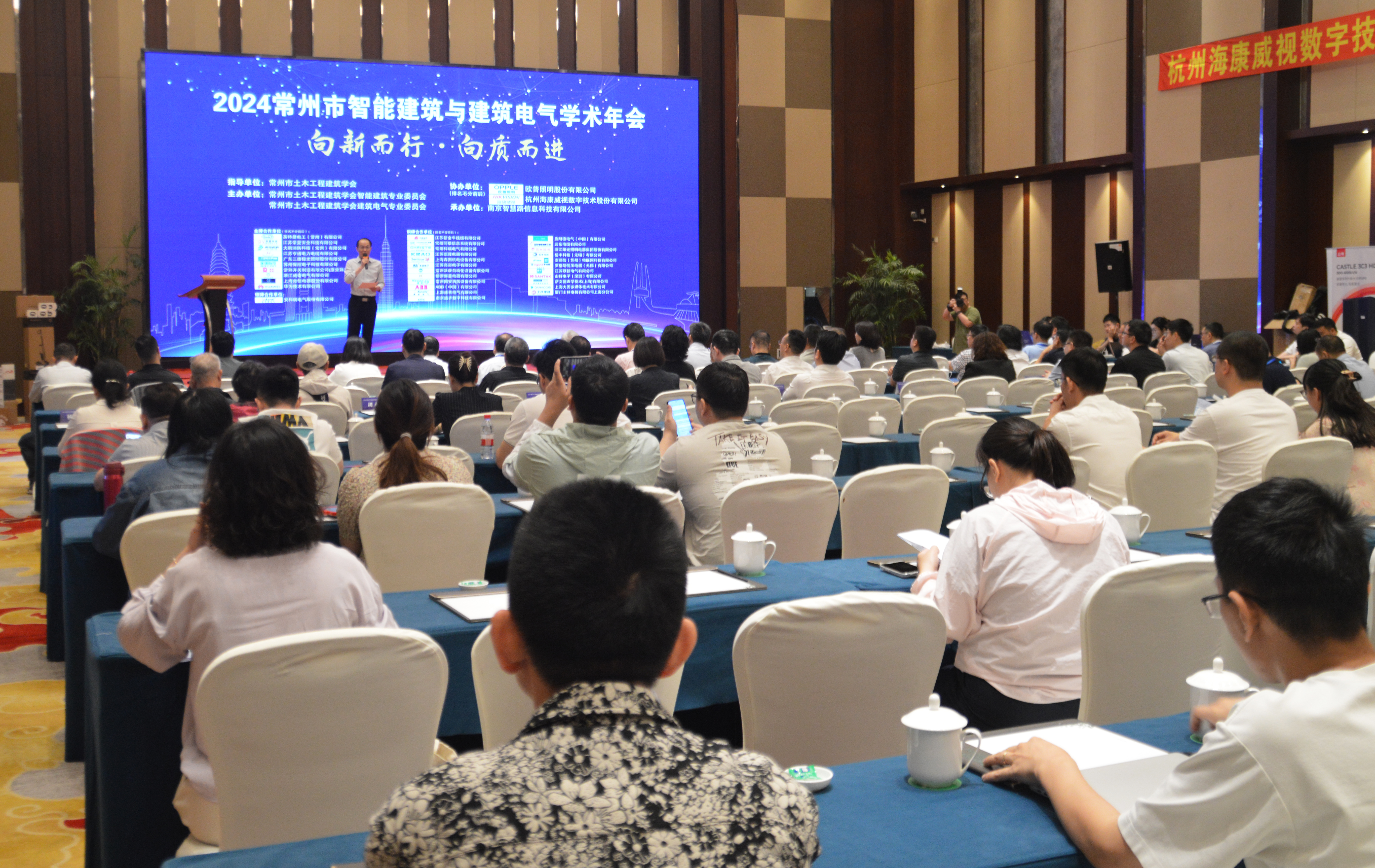 装睡被陌生人摸出水好爽