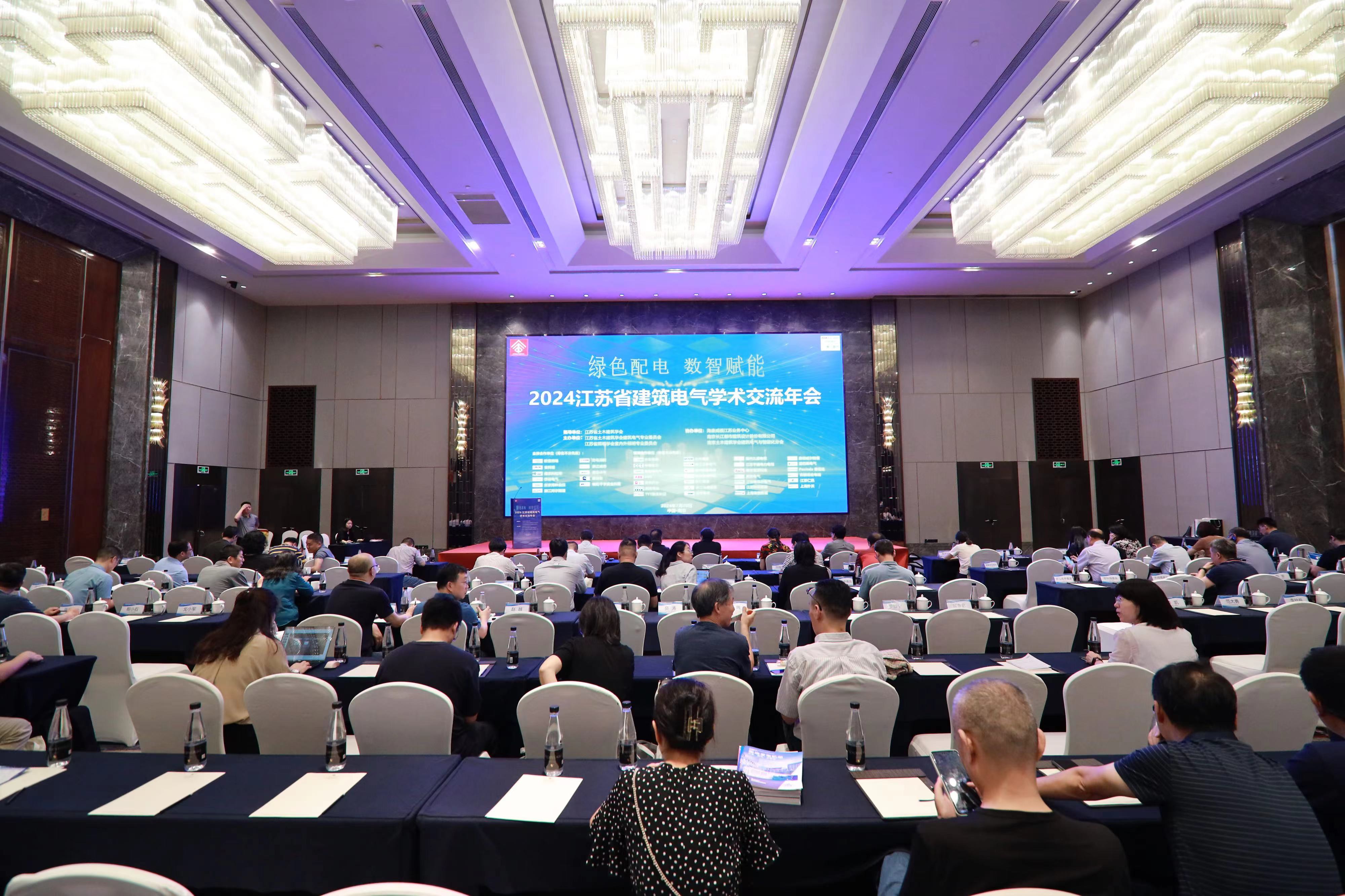 装睡被陌生人摸出水好爽