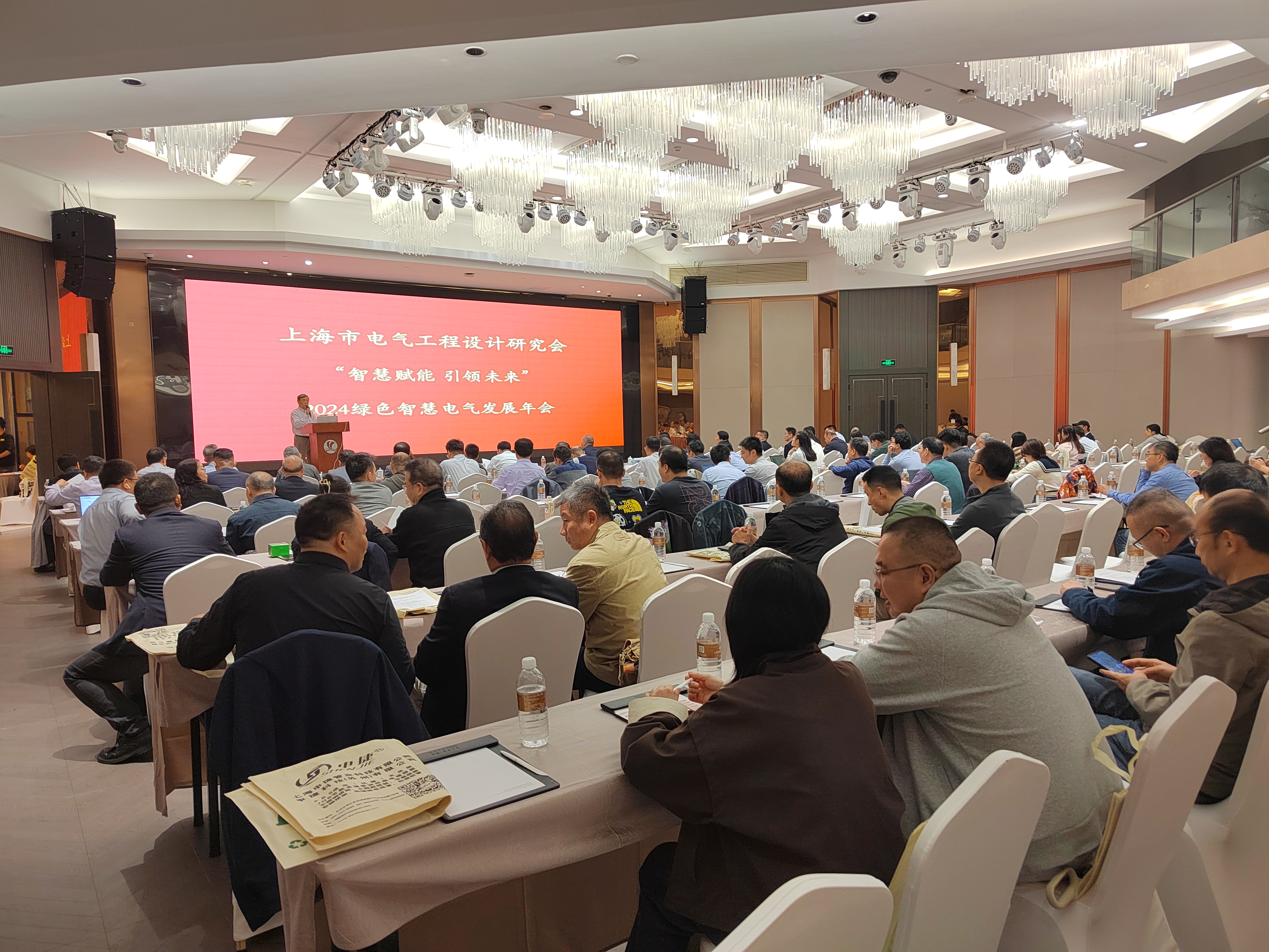 装睡被陌生人摸出水好爽