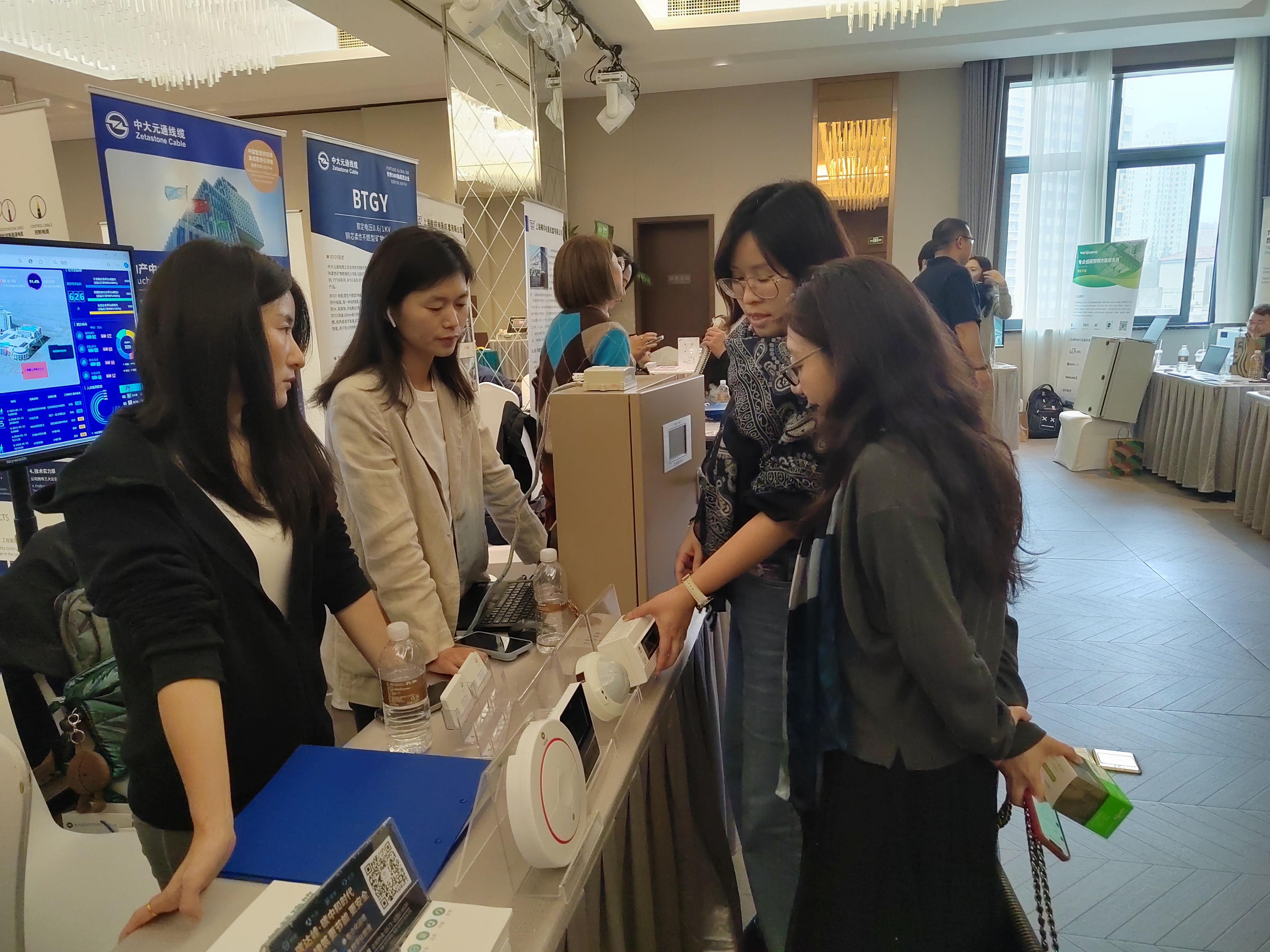 装睡被陌生人摸出水好爽