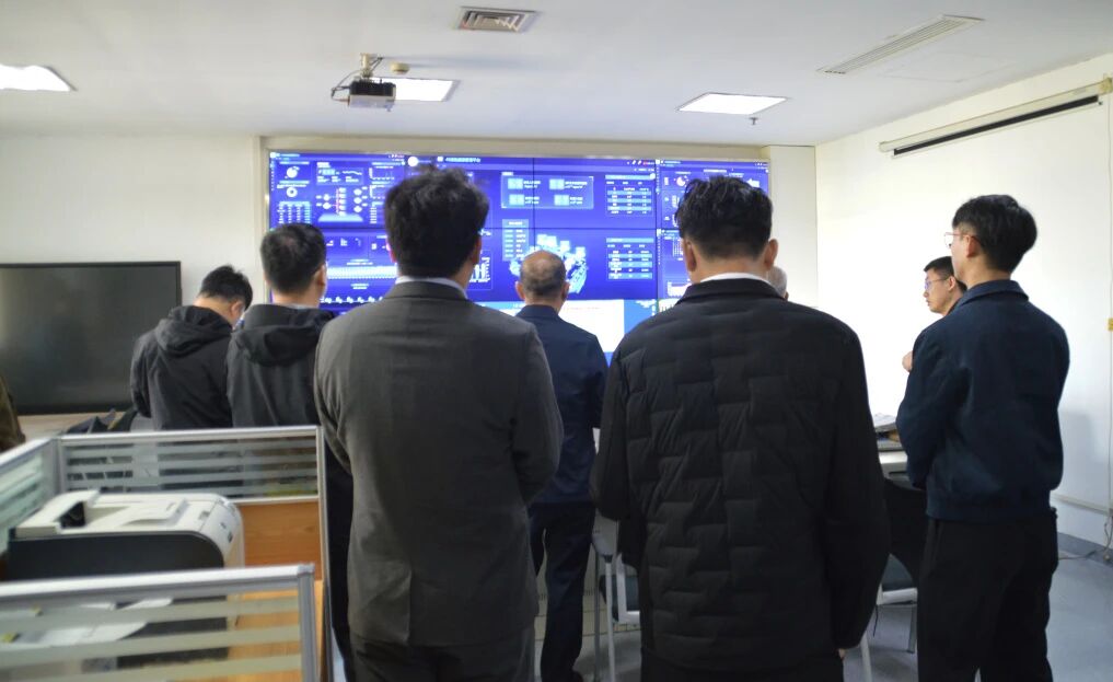 装睡被陌生人摸出水好爽