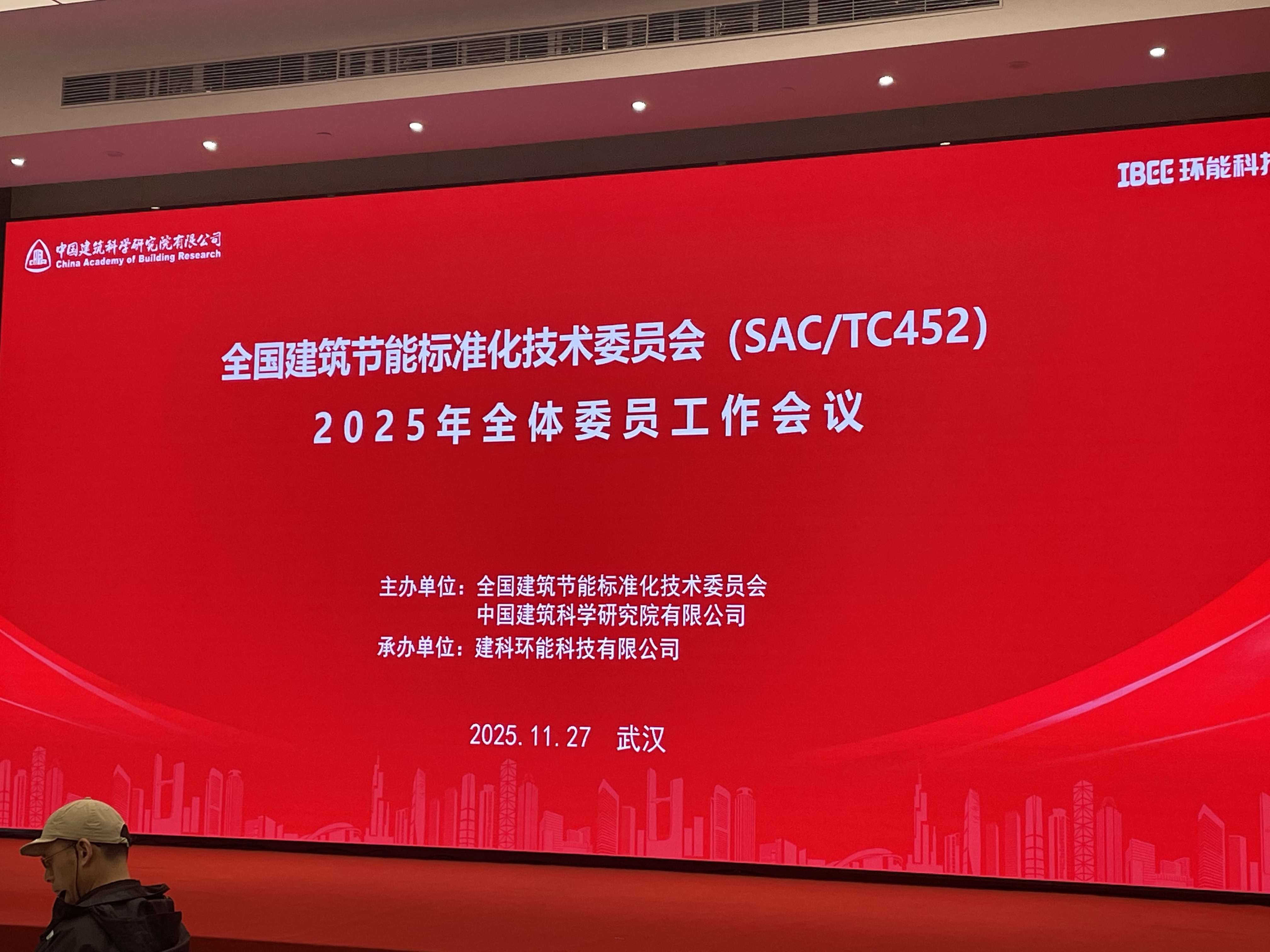 装睡被陌生人摸出水好爽