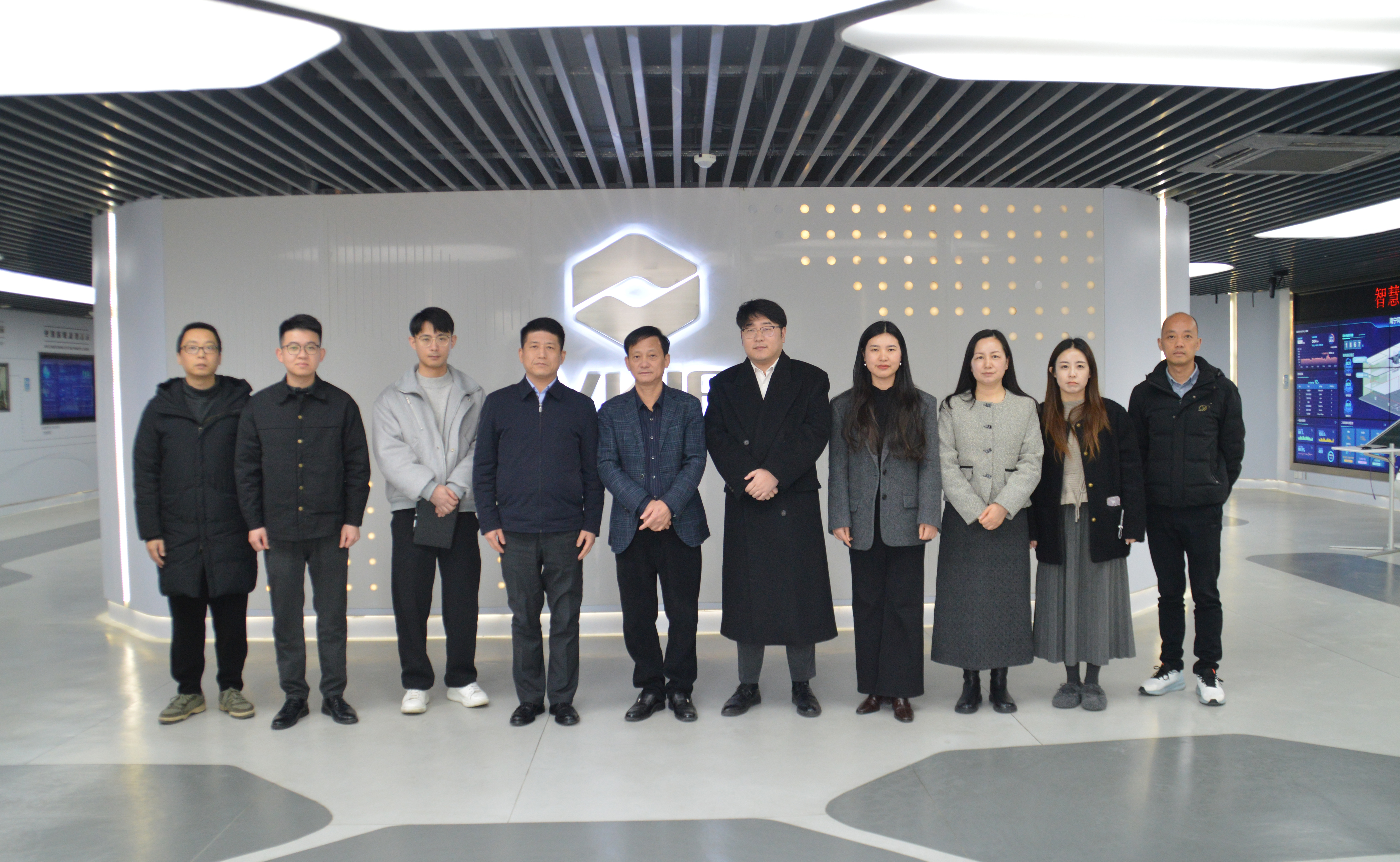 装睡被陌生人摸出水好爽