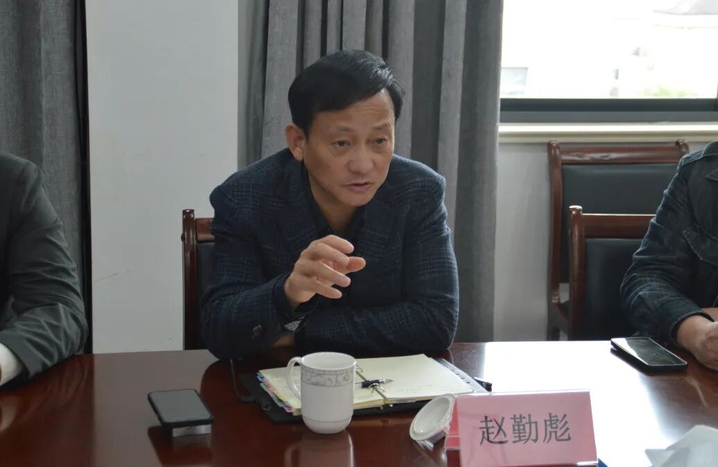 装睡被陌生人摸出水好爽