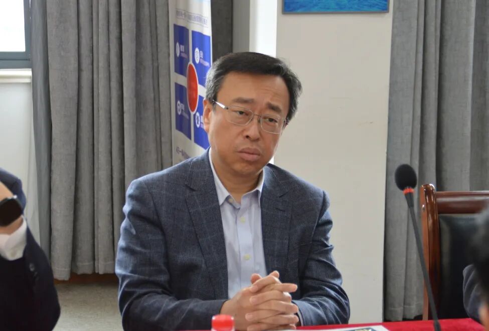 装睡被陌生人摸出水好爽