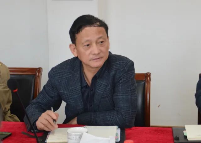装睡被陌生人摸出水好爽